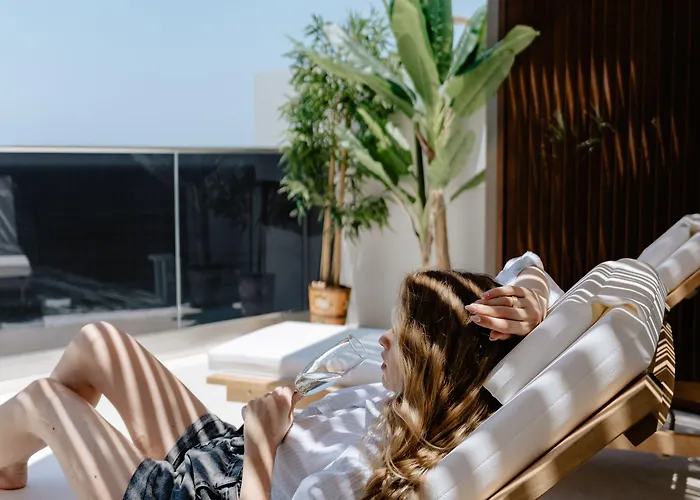 棕榈海滩酒店式公寓 3* 罗希姆诺